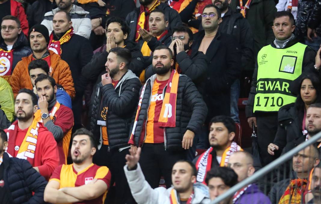 Galatasaray'ın muhteşem geri dönüşünden çok özel resimler: Tribünler şov yaptı 46